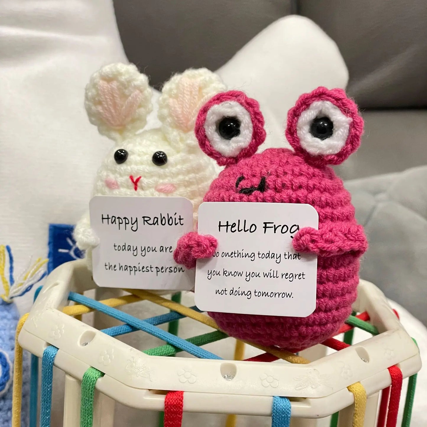 Crochet Positive Energy Bee Hand-woven Dolls Hug Pocket Handmade Knitting Doll With Card Desktop Ornament Gift Home Room Decor