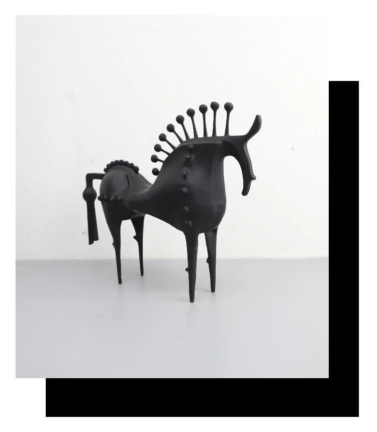 Thorn Horse Black Metal Abstract Statue,Creative Ornament, Home, Living Room, Office, Desktop Decoration, Handicraft Accessories