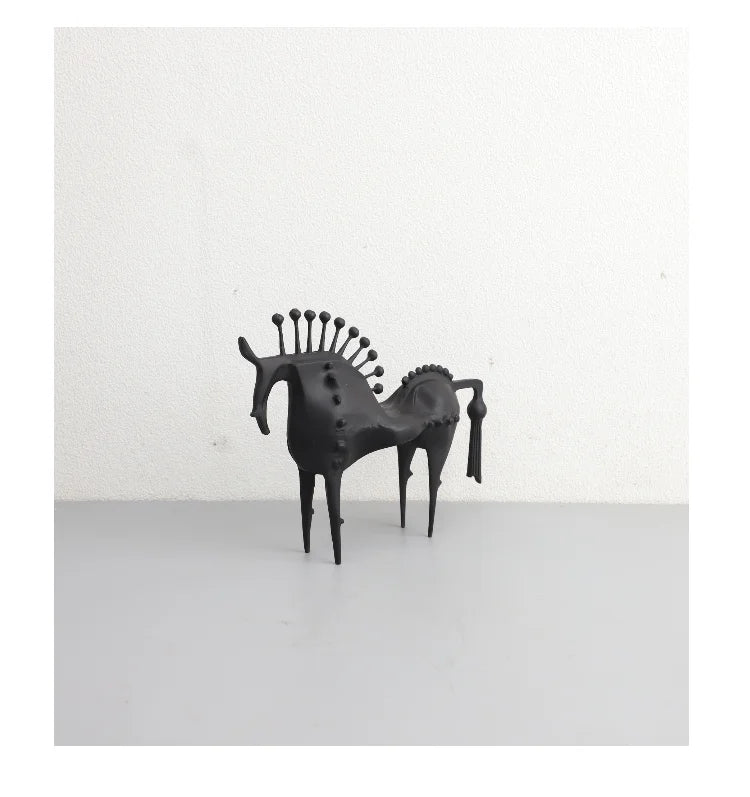 Thorn Horse Black Metal Abstract Statue,Creative Ornament, Home, Living Room, Office, Desktop Decoration, Handicraft Accessories
